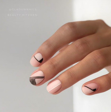 Nude manicure minimalism: photo