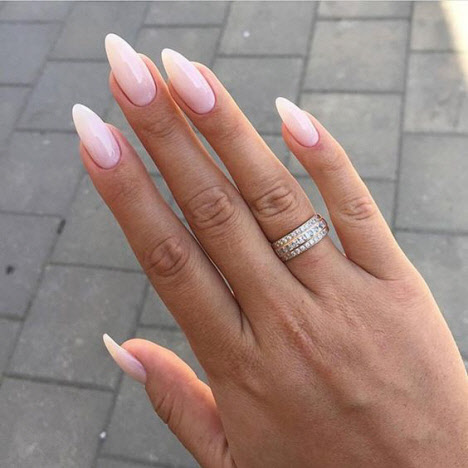 Almond-shaped long nails