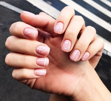 Delicate shades of summer manicure
