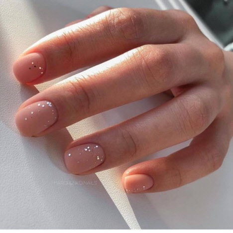 Beautiful manicure in beige shades 2020: photo of new fashion design