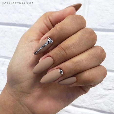 Beautiful manicure in beige shades 2020: photo of new fashion design