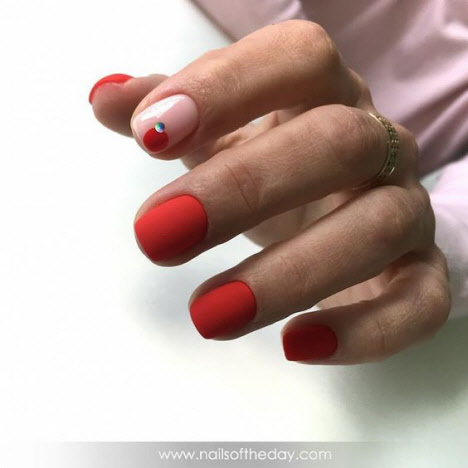 Matte manicure for short nails
