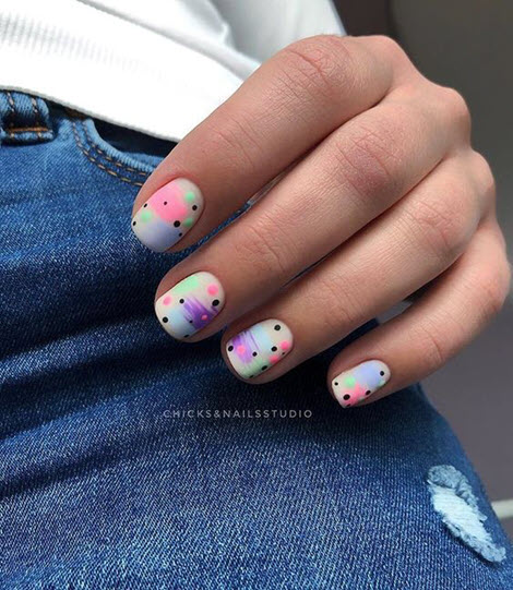 Photo of manicure with dots