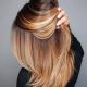 Πολυεπίπεδη κουρέματα για μεσαία μαλλιά: τάσεις της μόδας 2020-2021